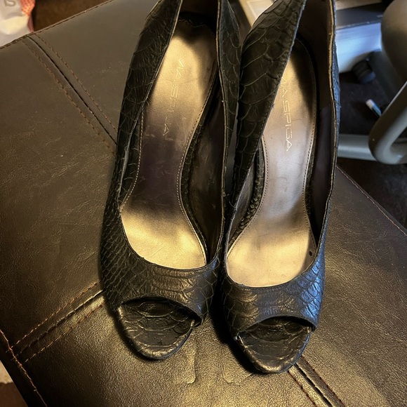 All leather upper, size 6 VIA SPIGA open toe high heel shoe. - Picture 3 of 6